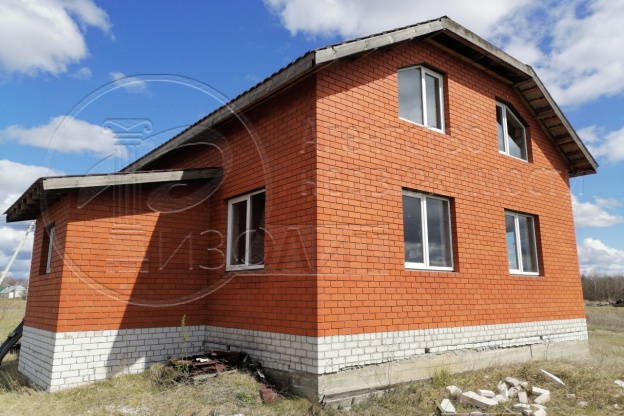 Продаётся дом в селе Большой Хомутец